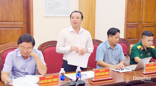 Phó Bí thư Đảng ủy, Chủ tịch UBND xã Thiện Hưng Nguyễn Minh Phong nêu các kiến nghị tại buổi làm việc. Ảnh: Văn Chung