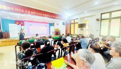Nông dân phường Dầu Giây được tuyên truyền về công tác chăm sóc sầu riêng sau thu hoạch vào tháng 7-2026.
