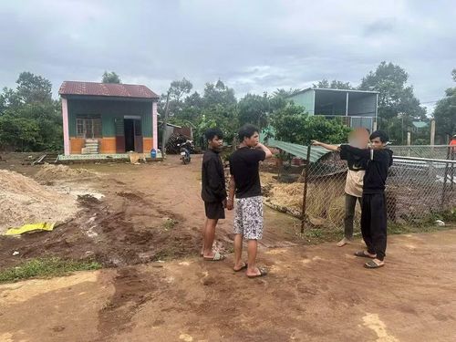  Nhóm 4 đối tượng tụ tập "đập đá" ở nhà của Hanh. Ảnh: Chí Trung 