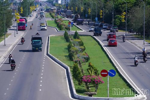 Dải cây xanh trên đường Vành đai 2 - nhánh phía nam.
