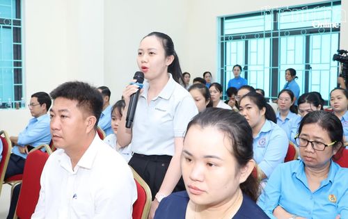 Công nhân Công ty TNHH Logistik Unicorp nêu ý kiến.