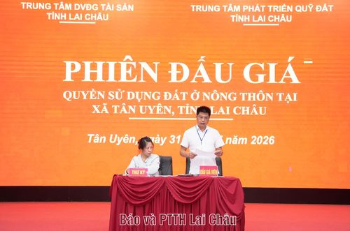 Đấu giá viên điều hành phiên đấu giá.