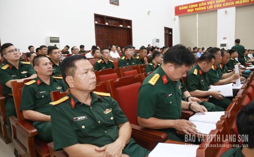 Các đại biểu dự hội nghị
