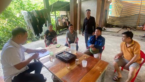 Các hộ dân ký cam kết chấp hành việc di chuyển ra khỏi khu vực nguy hiểm khi xảy ra mưa lớn kéo dài hoặc khi có yêu cầu của chính quyền địa phương.