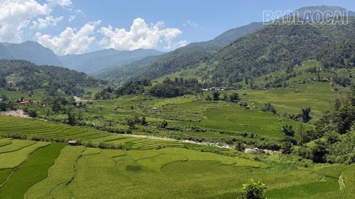 Phong cảnh núi rừng hùng vĩ cùng ruộng bậc thang xanh mát tạo nên khung cảnh ấn tượng riêng có ở Mường Bo.
