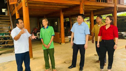 Lãnh đạo xã Lục Yên trực tiếp xuống nắm bắt tình hình, kịp thời tháo gỡ khó khăn cho các thôn sau sáp nhập.