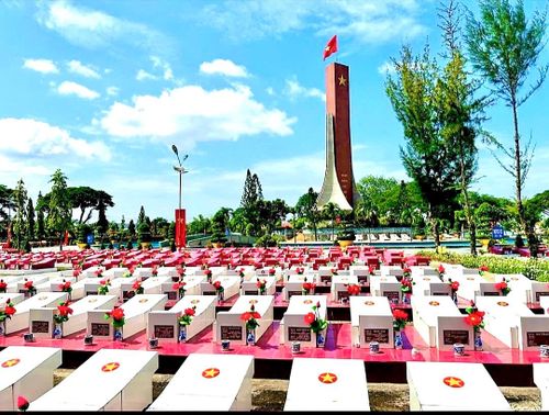 Nghĩa trang Liệt sĩ Bình Thuận có gần 9.000 mộ liệt sĩ, trong đó hơn 3.400 phần mộ chưa xác định được thông tin.