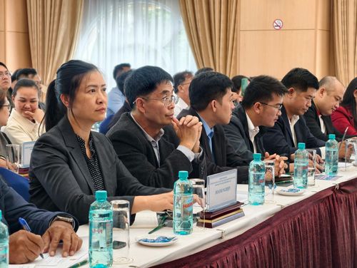 Các nhà khoa học và doanh nghiệp tham dự tại hội thảo