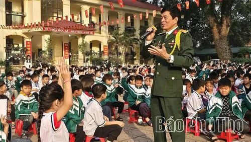 Mô hình "Ông kể cháu nghe" được Hội CCB xã Thổ Tang triển khai có hiệu quả.