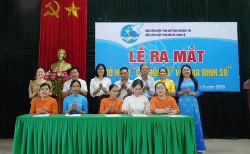 Hội LHPN xã Cam Lộ ra mắt mô hình “Chi hội số” và “Gia đình số” - Ảnh: NVCC