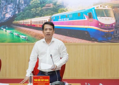 Đồng chí Trần Hữu Thùy Giang, Phó Chủ tịch UBND TP. Huế phát biểu tại hội thảo - Ảnh: N.L