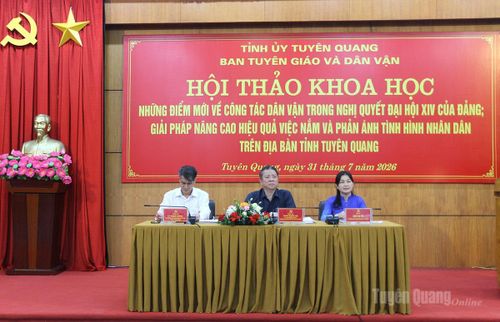 Các đồng chí lãnh đạo Ban Tuyên giáo và Dân vận Tỉnh ủy chủ trì phần tham luận.