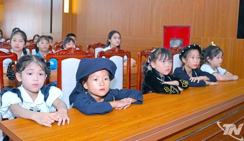 Các bạn học sinh tham dự Chương trình.