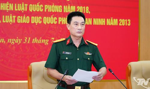 Đại tá Ngô Tuấn Anh, Ủy viên Ban Thường vụ Tỉnh ủy, Chỉ huy trưởng Bộ Chỉ huy Quân sự tỉnh phát biểu kết luận tại Hội nghị.