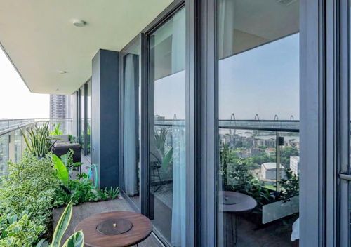Hệ cửa nhôm kính ngày càng được nhiều người lựa chọn cho công trình.