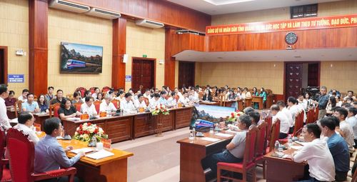 Quang cảnh hội thảo phát triển sản phẩm tàu du lịch "Huế - Phong Nha: Hành trình kỳ quan - Di sản thế giới”.