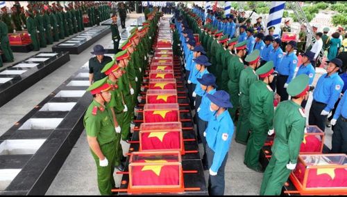 Các liêt sĩ đã trở về đất Mẹ. Ảnh: Phương Vũ