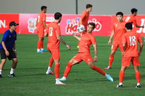 Các cầu thủ Việt Nam tập luyện trước trận đấu. Ảnh: VFF
