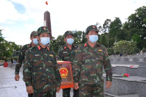 Các lực lượng quyết tâm vượt qua mọi khó khăn, hoàn thành công tác lấy mẫu tại 123 phần mộ còn lại đúng tiến độ
