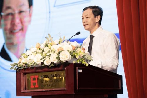 Thứ trưởng Bộ Y tế Nguyễn Tri Thức phát biểu