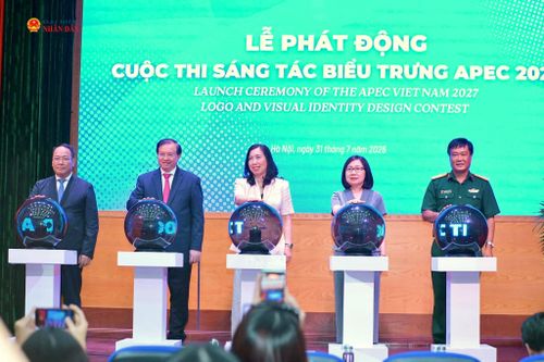 Các đại biểu thực hiện nghi thức phát động Cuộc thi sáng tác biểu trưng APEC 2027