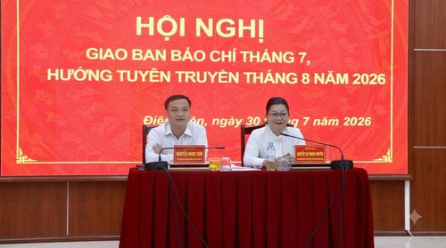Lãnh đạo Ban Tuyên giáo và Dân vận Tỉnh ủy cùng Sở Văn hóa, Thể thao và Du lịch tỉnh Điện Biên chủ trì hội nghị. Ảnh ĐBP