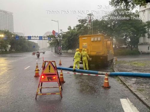 Tình trạng úng ngập trên nhiều tuyến phố đã giảm rõ rệt.