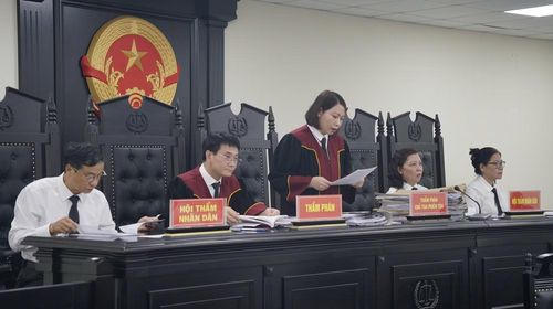 Hội đồng xét xử.