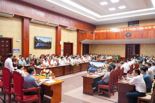 Toàn cảnh hội thảo có đại diện lãnh đạo UBND tỉnh Quảng Trị, thành phố Huế, Tổng công ty đường sắt Việt Nam và đại diện lãnh đạo các sở, ban, ngành của các địa phương.
