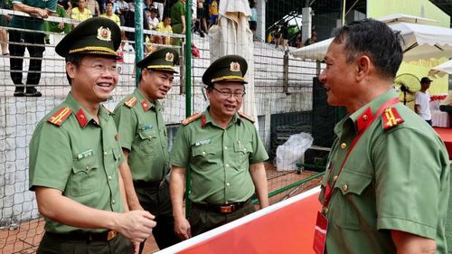 Thượng tá Nguyễn Kim Trung, Phó Giám đốc Công an TP Đà Nẵng động viên các vận động viên, khẳng định quyết tâm bảo đảm tốt công tác an ninh, hậu cần, phục vụ Hội thao CAND năm 2026.