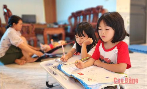 Cuộc sống của người dân tại khu tái định cư dần ổn định, tạo điều kiện để trẻ em có điều kiện học tập tốt hơn.