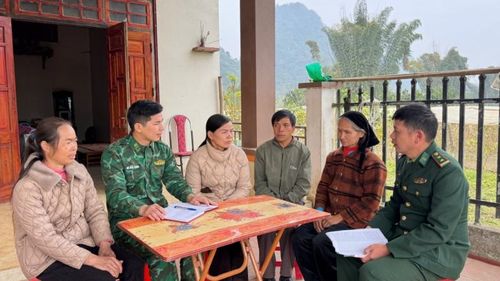 Tuyên truyền chính sách, pháp luật cho nhân dân khu vực biên giới.