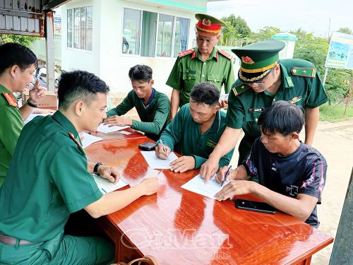 Các chủ tàu, thuyền viên tự nguyện ký cam kết không vi phạm pháp luật về ma tuý, không chứa chấp và kiên quyết từ chối sử dụng lao động nghiện ma tuý.