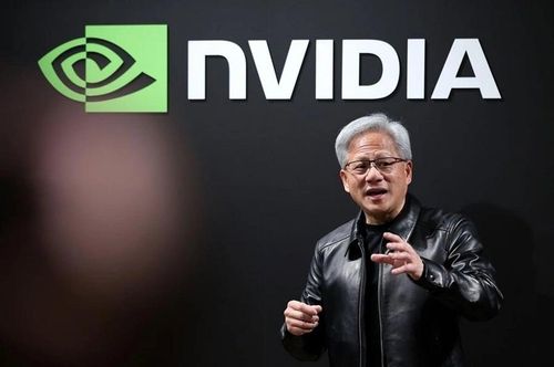 CEO Nvidia Jensen Huang phát biểu trong một sự kiện AI tại Tokyo, Nhật Bản, ngày 16/7. (Ảnh: Bloomberg)