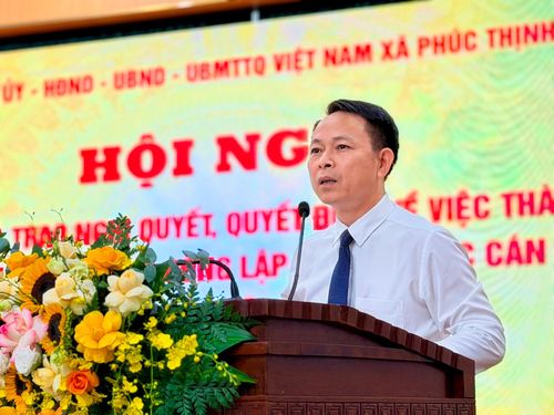 Đồng chí Đặng Minh Thắng, Phó Bí thư Thường trực Đảng ủy xã phát biểu tại hội nghị. Ảnh: Thanh Hà