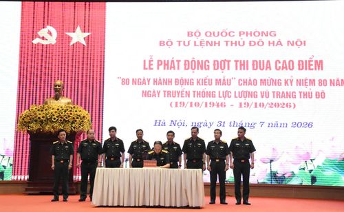 Đại diện các đơn vị ký giao ước thi đua. Ảnh: PV