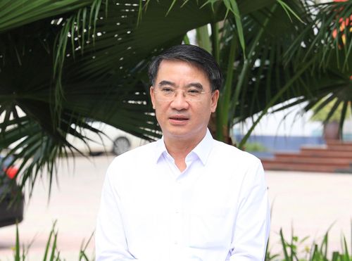 Phó Chủ tịch UBND thành phố Nguyễn Xuân Lưu trả lời phỏng vấn. Ảnh: Quang Thái