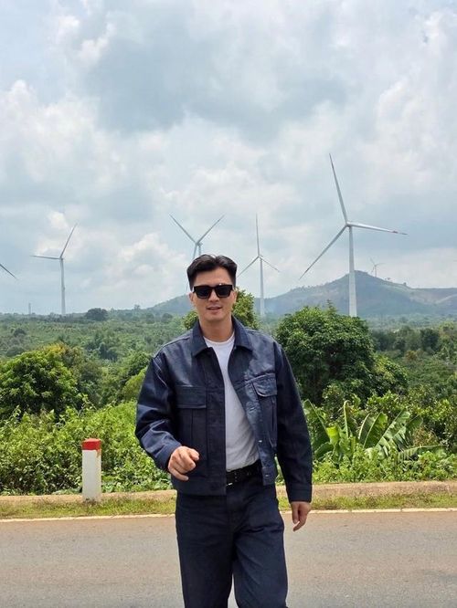 Nam diễn viên khi quay phim ở Tây Nguyên.