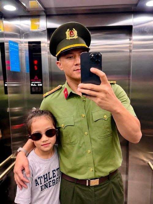 Hà Việt Dũng và con gái.
