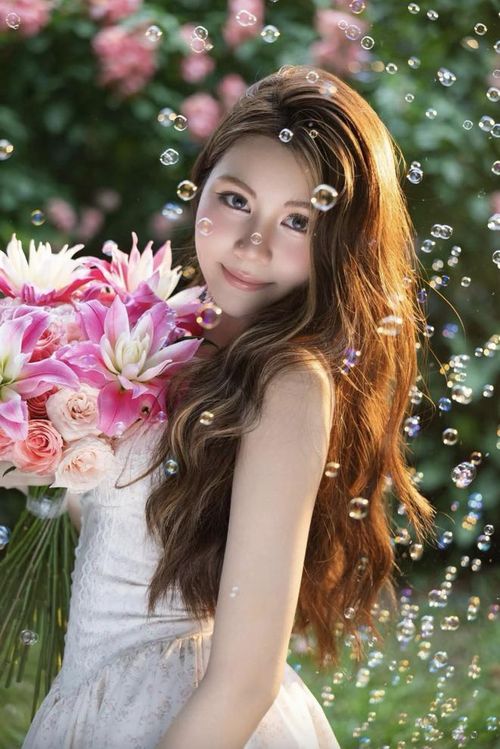 Những năm gần đây, Hạt Dẻ dần thay đổi hình ảnh với vẻ ngoài trưởng thành hơn nhưng vẫn giữ nét ngây thơ, trong sáng.