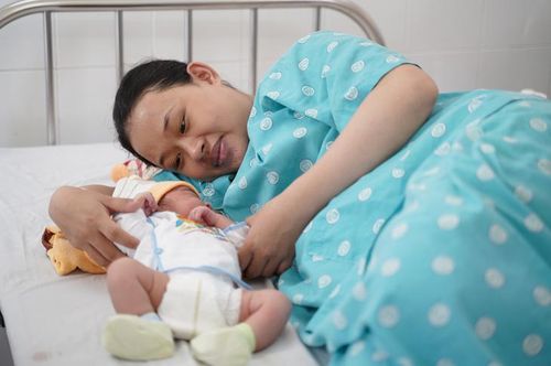 Sữa mẹ là nguồn dinh dưỡng tốt nhất cho trẻ.