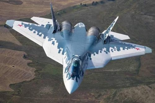 Công ty Rosoboronexport cam kết cung cấp đầy đủ chủng loại vũ khí cho tiêm kích Su-57E, nhằm giúp chiến đấu cơ này thực hiện đa dạng nhiệm vụ, với sức mạnh tương đương loại phục vụ trong Không quân Nga.