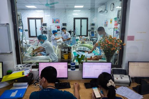 Theo vị chuyên gia, trong trường hợp người bệnh ngừng tim, từng giây đều có ý nghĩa quyết định đến khả năng sống sót. Ảnh: Đinh Hà. 