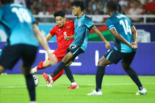 Tối 31/7, trước Singapore ở trận thứ hai của tuyển Việt Nam tại ASEAN Cup 2026, Đình Bắc đá chính sau màn trình diễn thăng hoa trong trận mở màn. Nhưng trận này, anh không thể hiện được nhiều.