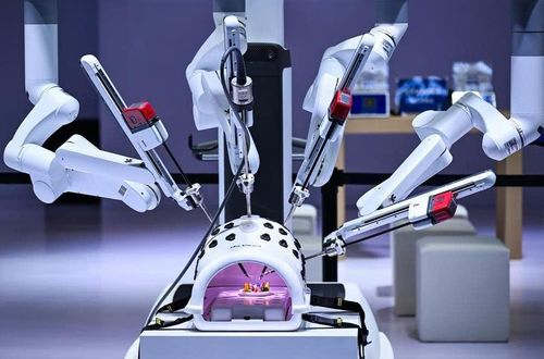 Robot phẫu thuật được trưng bày tại Hội nghị và Triển lãm Thiết bị Y tế Trung Quốc 2025. Ảnh: Tân Hoa Xã.