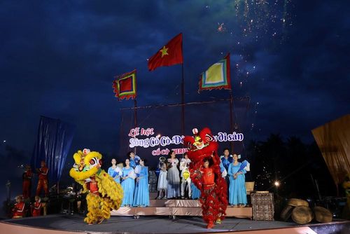 Chương trình nghệ thuật có sự tham gia trình diễn của các nghệ sĩ, ca sĩ, nghệ nhân Hội An, các em thiếu nhi của cộng đồng quốc tế đang sinh sống, học tập và lao động tại địa phương