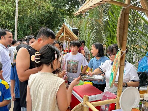 Trải nghiệm chợ quê với các món ăn dân dã