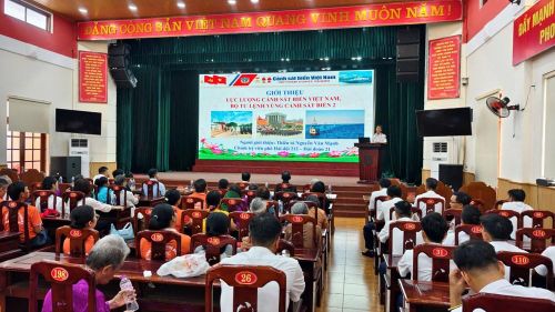 Thiếu tá Nguyễn Văn Mạnh, Chính trị viên phó Hải đội 212, Hải đoàn 21 – Báo cáo viên, giới thiệu sơ lược về Lực lượng Cảnh sát biển Việt Nam và Bộ Tư lệnh Vùng CSB 2