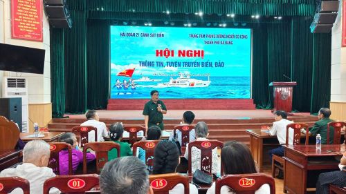 Bác Võ Văn Đến, Cựu chiến binh chiến trường “K” giao lưu, chia sẻ với cán bộ, chiến sĩ đơn vị