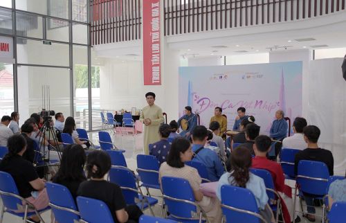 “Đờn ca kết nhịp” thu hút nhiều bạn trẻ
